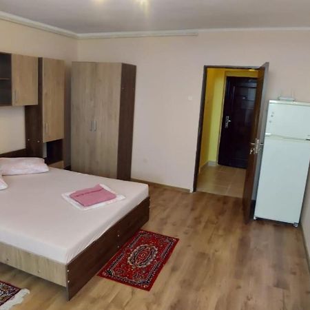 Flora Apartament Διαμέρισμα Σάτου Μάρε Εξωτερικό φωτογραφία
